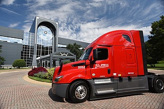 Chattanooga-based U.S. Xpress cuts staff again as truck market slows ...