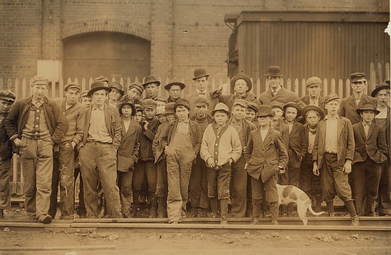 Lewis Wickes Hine took this photo of children employed at the Brookside Mills in Knoxville in
1910 (Library of Congress photo)