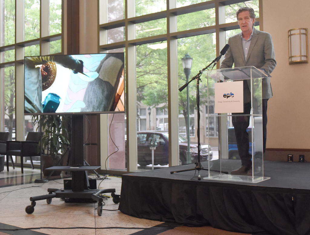 Staff Photo by Matt Hamilton / Chattanooga Mayor Tim Kelly speaks during the EPB mural reveal Tuesday.