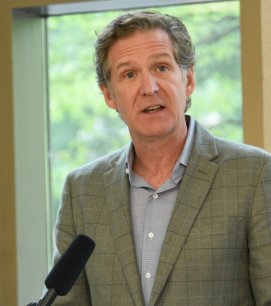 Staff Photo by Matt Hamilton / Chattanooga Mayor Tim Kelly speaks during the EPB mural reveal Tuesday.