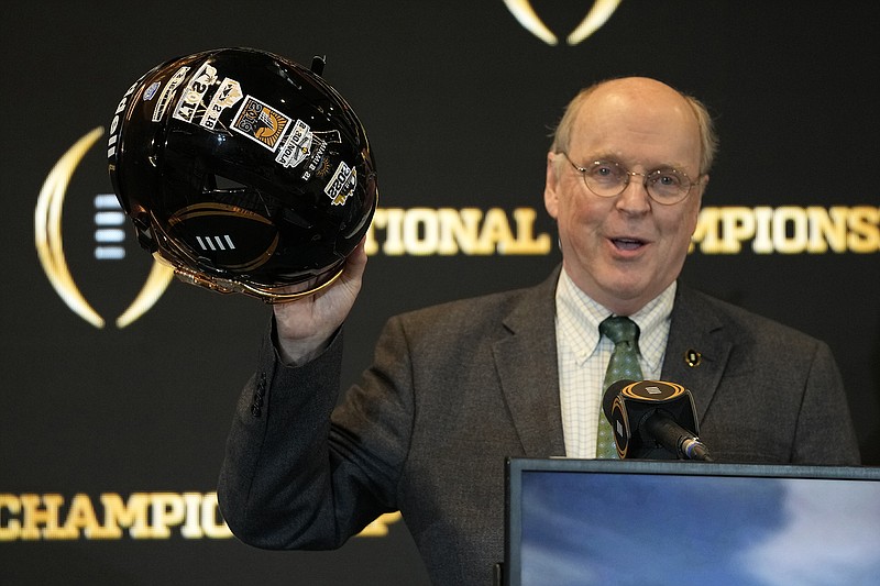 College Football Playoff Leader Bill Hancock Plans To Retire ...