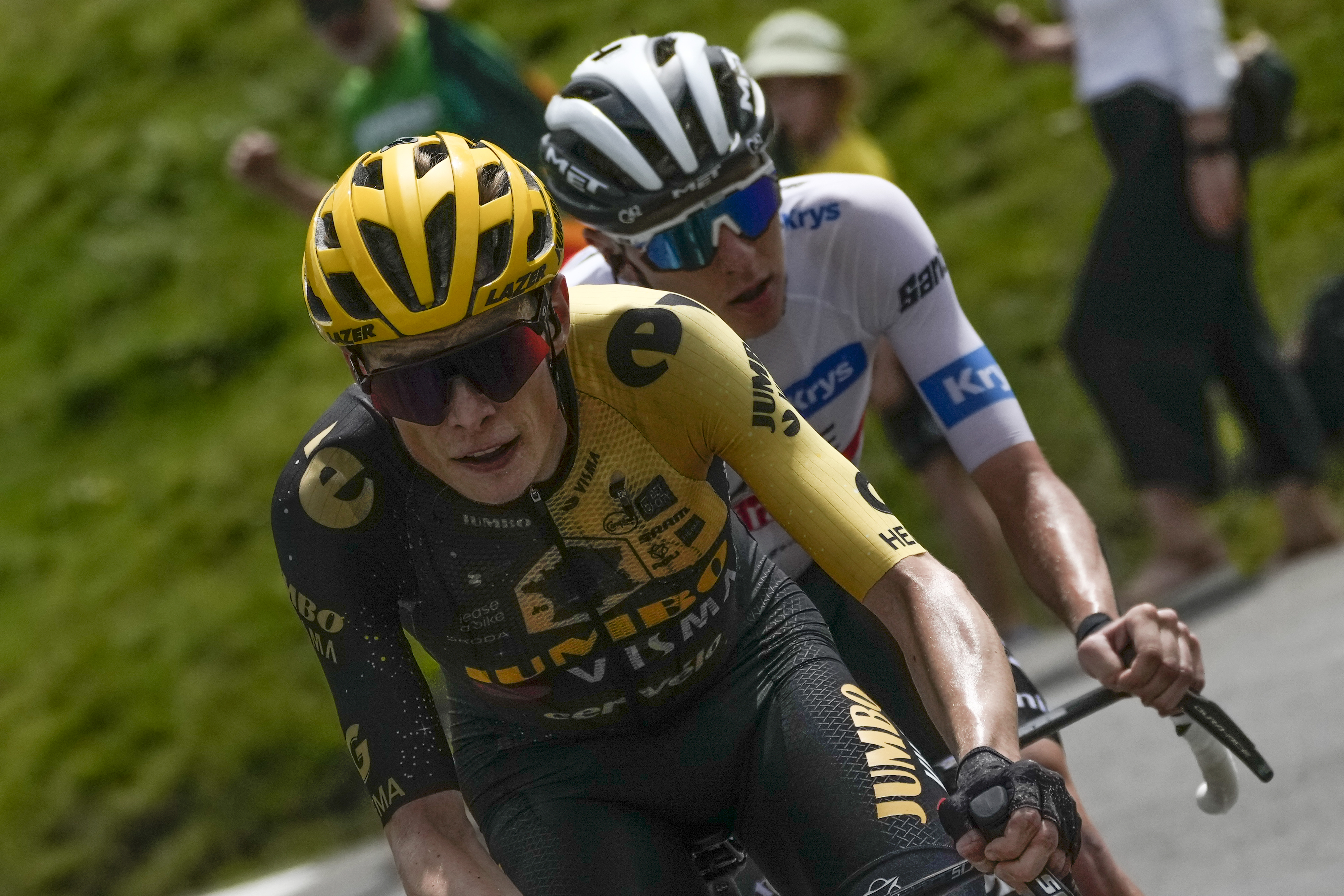 Pogacar wins sixth stage of 2023 Tour de France as Vingegaard dons yellow  jersey