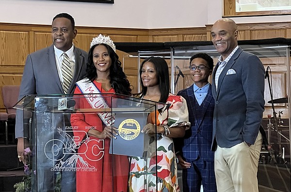 Chattanooga native Mrs. Universe Juanita Brown Ingram receives proclamation from city mayor - Vimarsana News