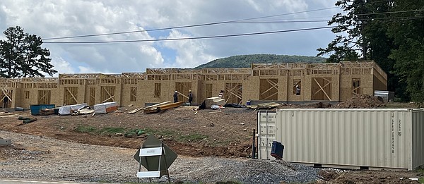 Mountain retreat condos take shape on former Apline Lodge in Lookout Valley - Vimarsana News
