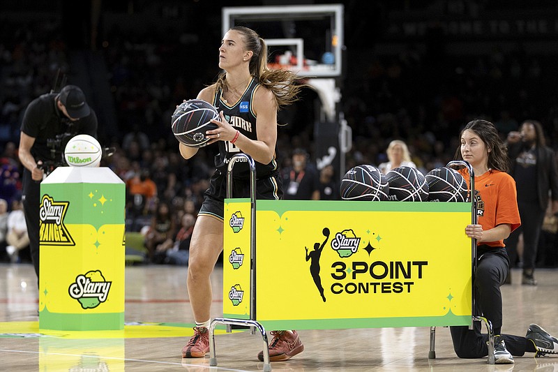 Sabrina Ionescu hits 20 straight shots for record 37 points to win WNBA