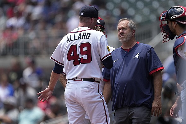 Nationals drop the ball in opener, lose to Braves 7-2