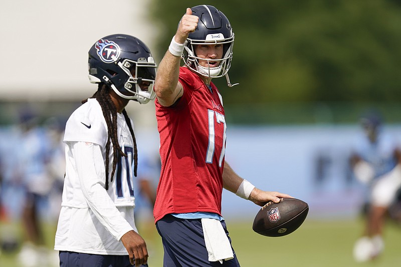 Titans QB Ryan Tannehill excited to have veteran receiver DeAndre Hopkins  in camp