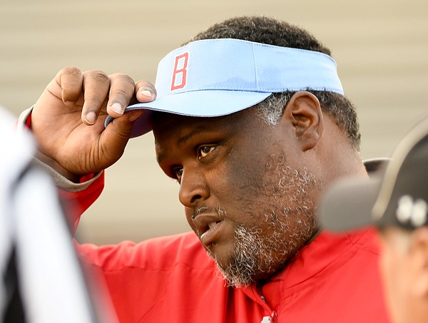 Alabama High School Football Coach Goes Viral for Teaching Players How to  Change a Flat Tire, Coach Carter is teaching his players real life  lessons! 👏 (H/T LightWorkers)