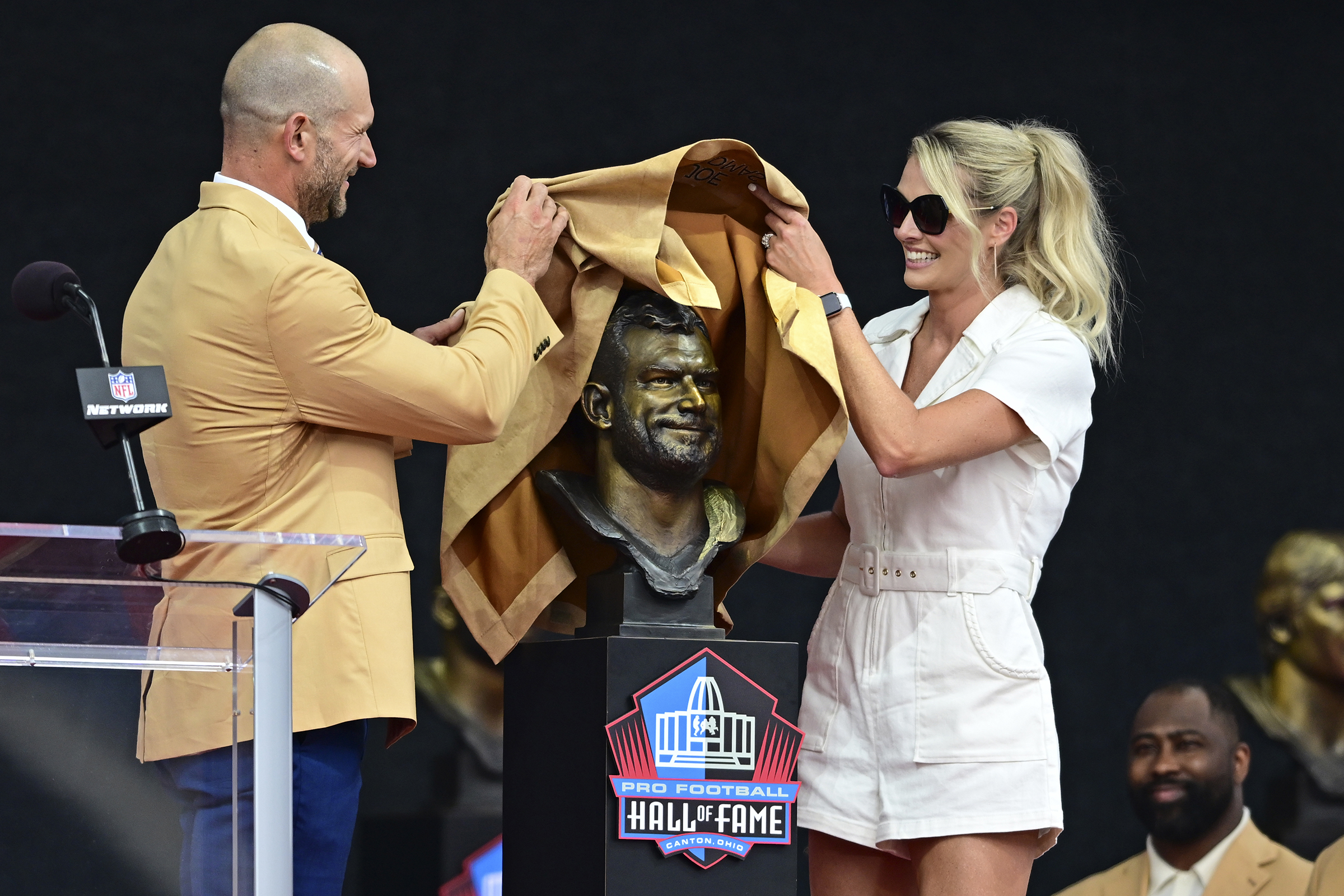 Dan Marino with his bust after his induction into the Pro Football