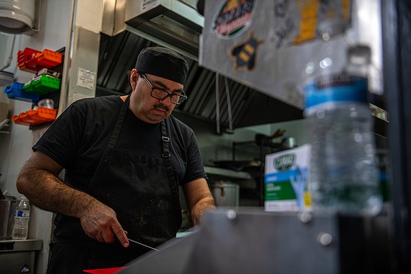 130 degrees and rising: How kitchen workers are dealing with record heat - Vimarsana News