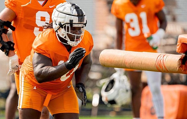 Simmons 'rocking' No. 10 for Vols, but Garner wants to see more | Chattanooga Times Free Press - Vimarsana News