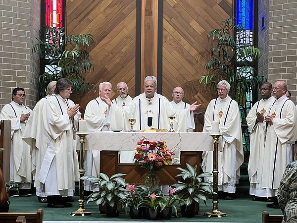In Chattanooga visit, Archbishop Fabre counsels the overwhelmed; maps path forward for diocese - Vimarsana News