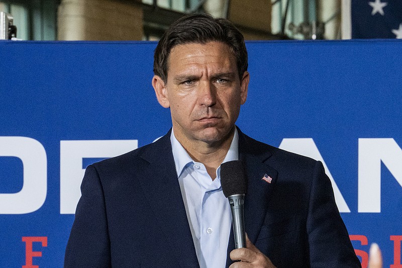Photo/Joe Buglewicz/The New York Times / Florida Gov. Ron DeSantis listens during a campaign event in Newport, N.H., on Aug. 19, 2023.