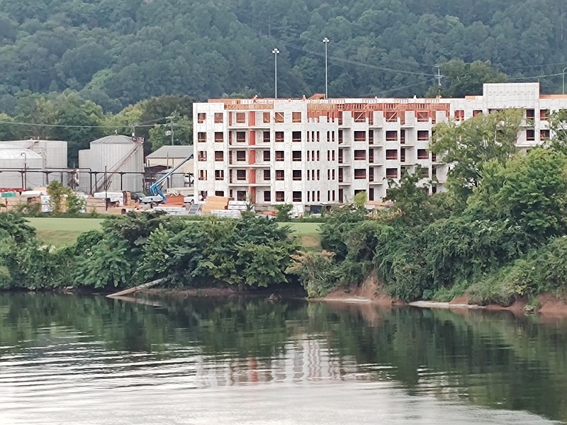 Staff photo by Mike Pare / Construction of a new apartment complex is shown on Chattanooga's North Shore on Tuesday. The owner of the tract is fighting plans by another developer for a seven-level building in front of it along the Tennessee River downtown.