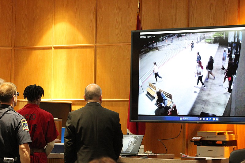 Staff Photo La Shawn Pagán / Prosecutor Austin Scofield stands next to defendant D'Ante Jones during Wednesday's preliminary hearing as Scofield plays video footage of the shooting at the Amazon building on Aug. 9 for Hamilton County General Sessions Court Judge Gary Starnes.