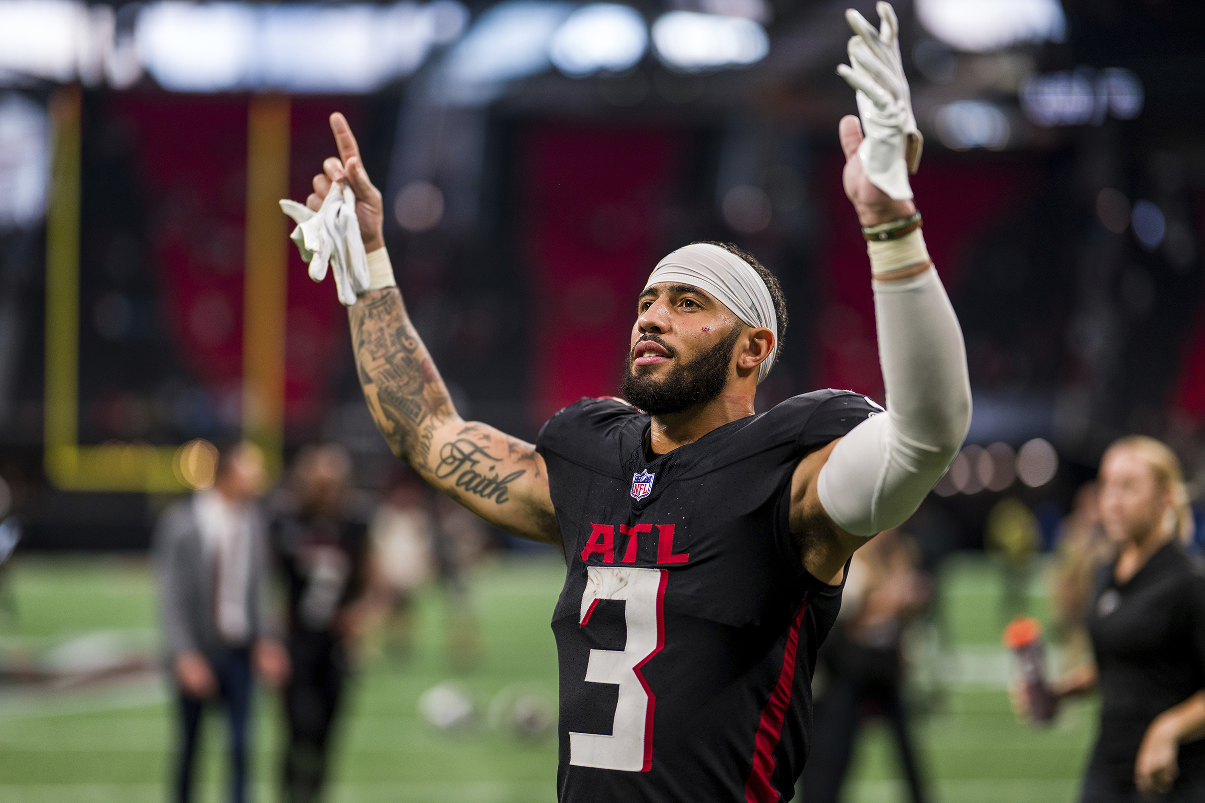 Carolina Panthers vs. Atlanta Falcons Live Blog: Atlanta Wins 24-10 in  Bijan Robinson Debut - Sports Illustrated Atlanta Falcons News, Analysis  and More