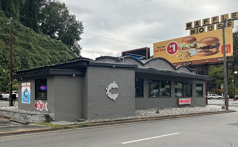 Photo by Dave Flessner / Chattanooga Seafood, shown here Friday, is closing after operating for less than two years along Dayton Boulevard next to the Waffle House on Signal Mountain Road.
