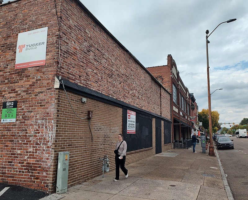 Staff photo by Mike Pare / The former Buehler's Market building at 429 Market St. downtown is shown Thursday. The property is for sale for $2.1 million.