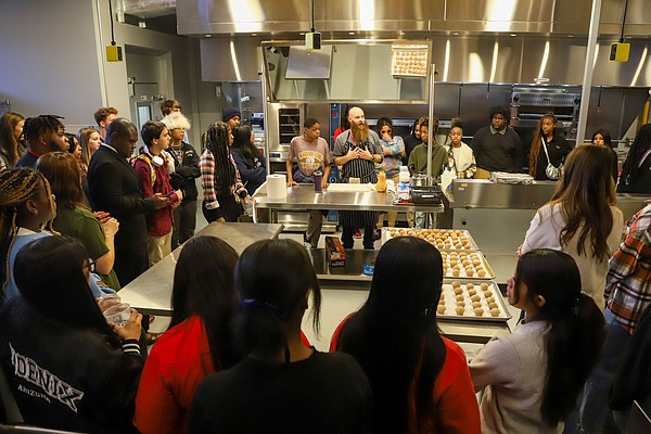 Georgia students tour Chattanooga's Howard School through Leadership Exchange program - Vimarsana News