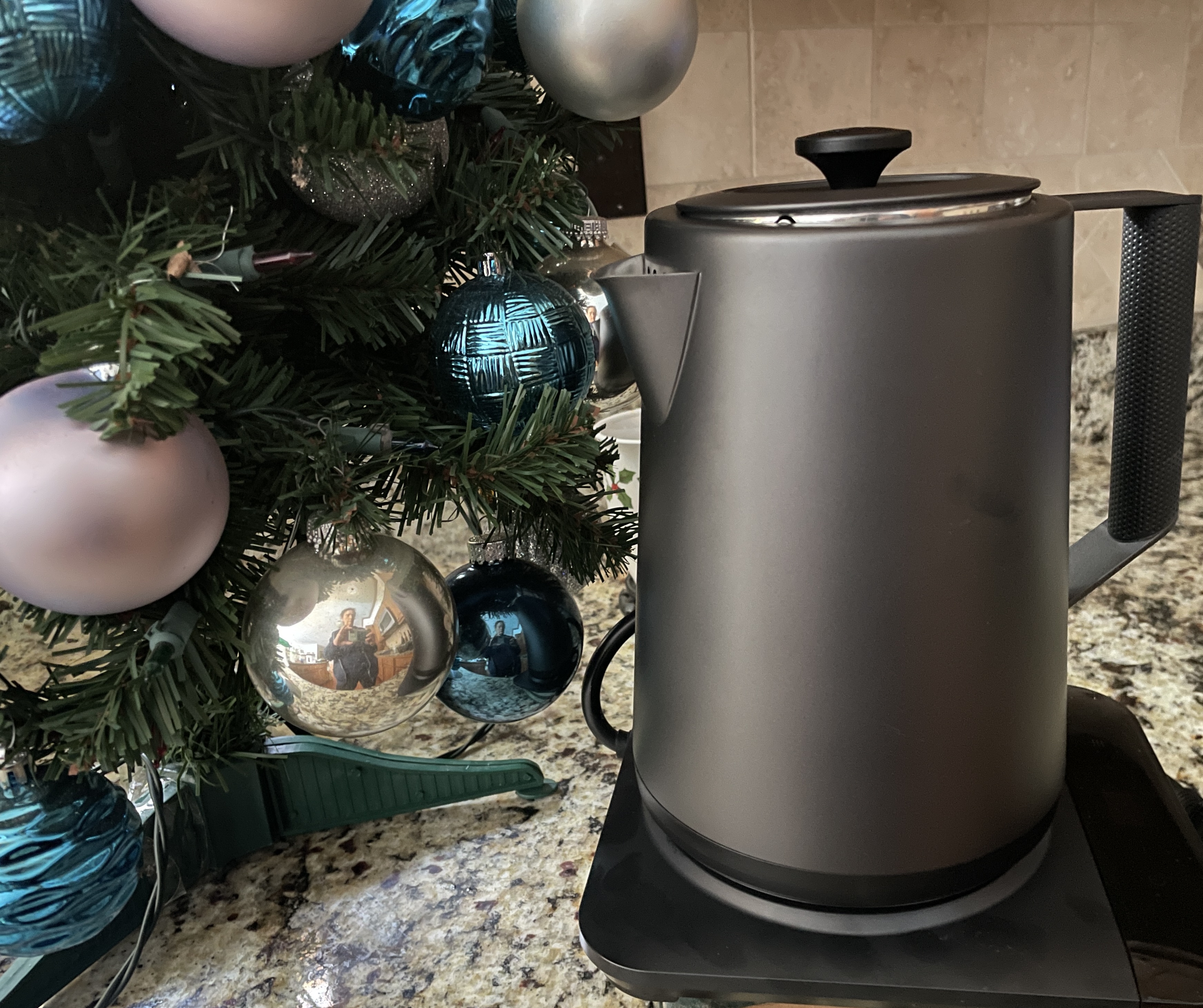 https://wehco.media.clients.ellingtoncms.com/imports/adg/photos/103020796_Saki-s-new-electric-kettle-will-boil-your-water-in-seconds-for-that-all-important-first-cup-of-coffee..jpg