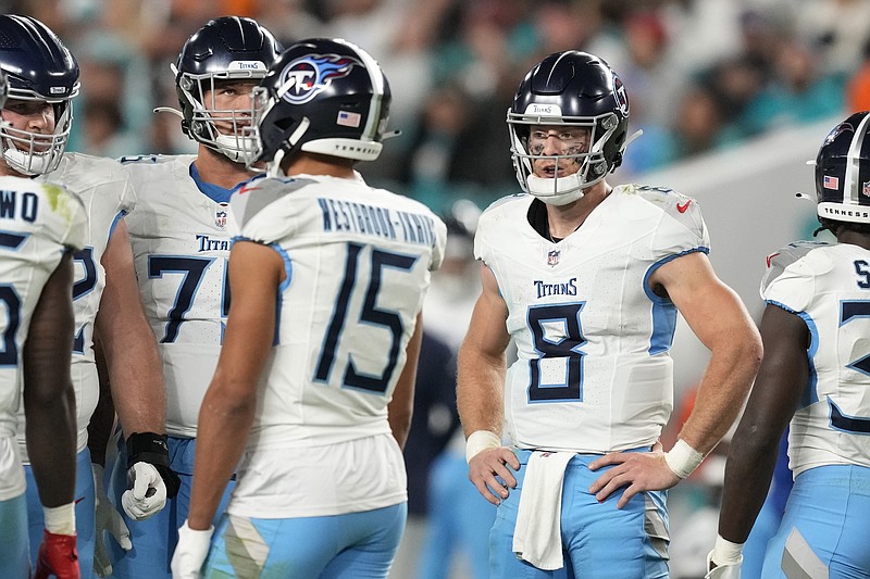 Will Levis rallies Titans for 2 late TDs, 28-27 win over Dolphins