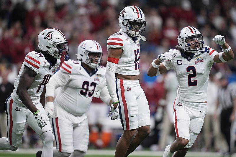 Arizona forces six turnovers, rallies to beat Oklahoma in Alamo Bowl