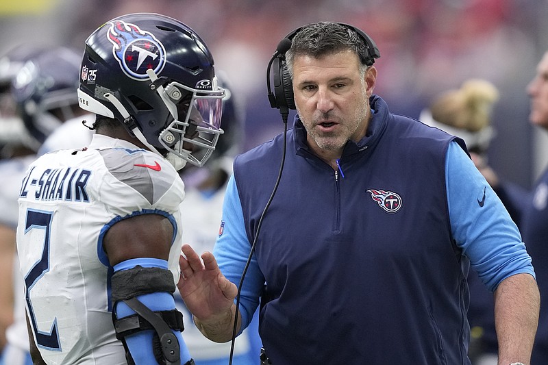 Titans Coach Mike Vrabel Plans On Being In Nashville Next Season ...