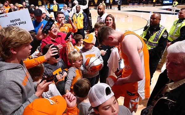 Knecht Ready To Make Most Of Back Half Of Time With Vols | Chattanooga ...