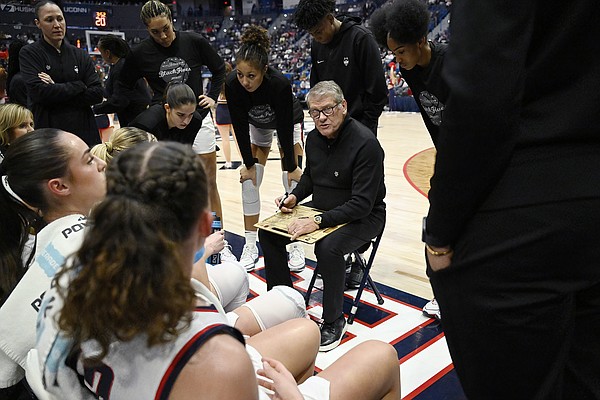 UConn’s Geno Auriemma Joins Exclusive Club With 1,200th Win ...