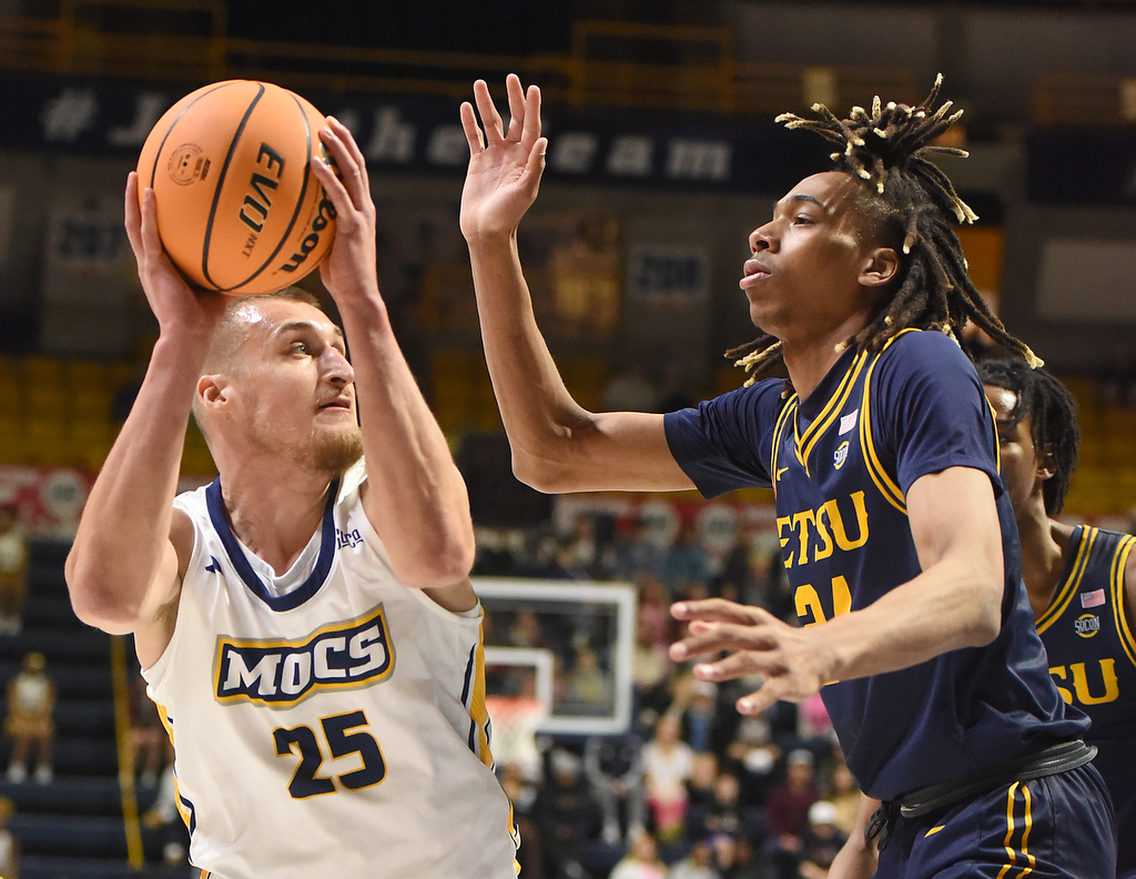 Staff photo by Matt Hamilton/ ETSU (24) Jadyn Parker defends as UTC (25) Jan Zidek looks for a shot during their game at McKenzie Arena on Wednesday, February 14, 2024.