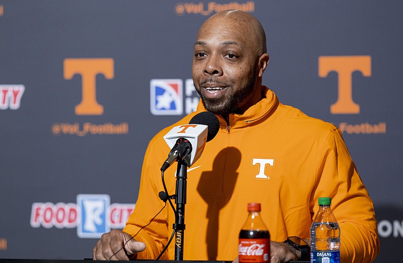 Tennessee Athletics photo by Andrew Ferguson / New Tennessee running backs coach De'Rail Sims said Monday afternoon that he grew up watching former Volunteers such as Jamal Lewis, Travis Henry and Travis Stephens.