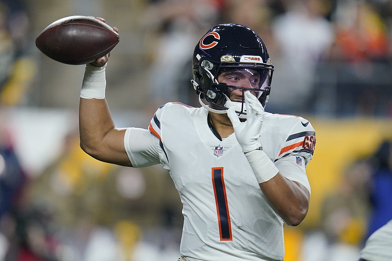 Bears, with No. 1 pick in draft, trade QB Justin Fields to Steelers