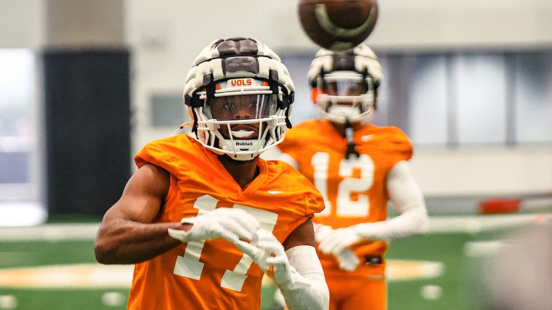 Tennessee Athletics photo by Kate Luffman / Andre Turrentine (17) goes through a defensive backs drill as Jalen McMurray (12) waits his turn during Tennessee's first spring football practice Monday inside the Anderson Training Center.