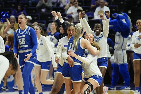 NCAA Women’s Tourney Roundup: MTSU Erases 18-point Hole In Upset Of ...