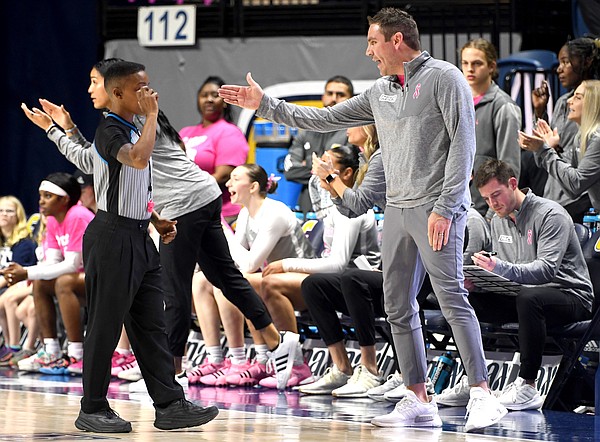 Poppie officially named Clemson women's coach, UTC begins search for replacement - Vimarsana News
