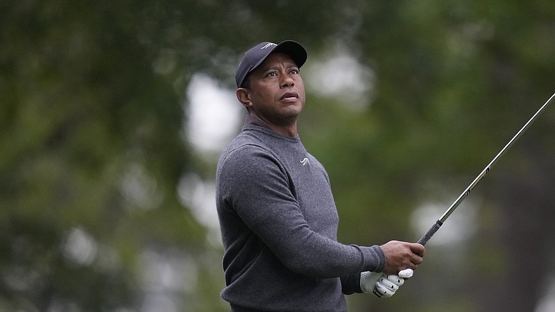Photo/Ashley Landis/The Associated Press / Tiger Woods watches his shot on the fourth hole during a practice round in preparation for the Masters golf tournament at Augusta National Golf Club on Tuesday, April 9, 2024, in Augusta, Ga.