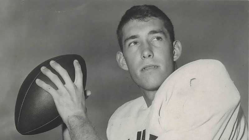 Crimson Tide photos / Former Alabama quarterback Steve Sloan, the captain of the Crimson Tide's 1965 national championship team, died Sunday at the age of 79.