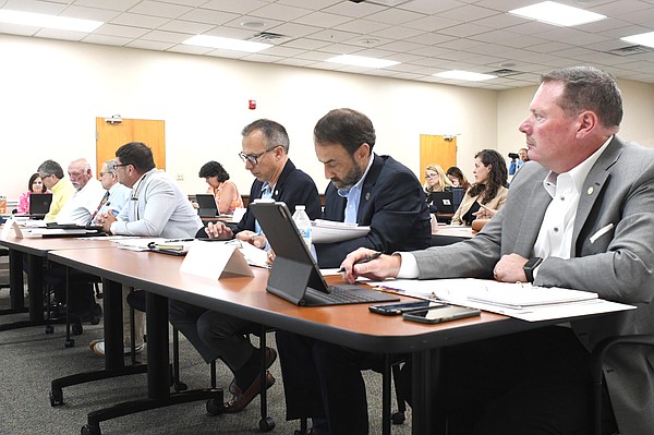 Mayor Weston Wamp's budget includes school bonds, opioid response | Chattanooga Times Free Press - Vimarsana News