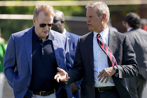 Gov. Lee makes pitch to bring Super Bowl to new Titans stadium | Chattanooga Times Free Press - Vimarsana News
