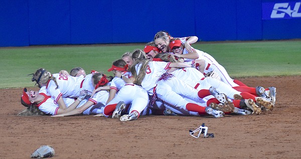 Baylor softball team rolls to ninth straight state title | Chattanooga Times Free Press - Vimarsana News