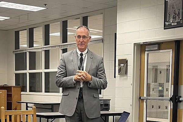 Walker County Schools superintendent's contract extension draws fire from some taxpayers - Vimarsana News