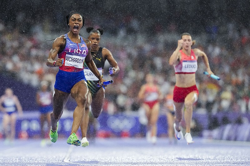 US women rally to win 4x100 relay, but men stumble again Chattanooga