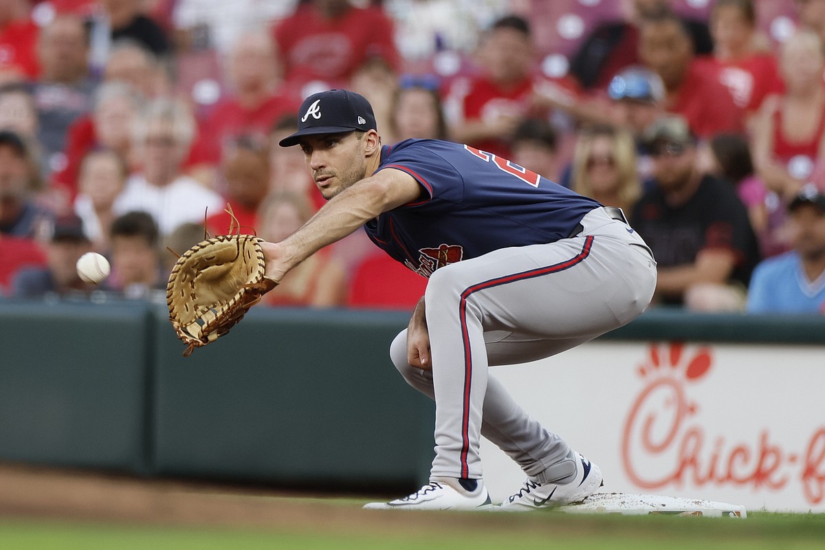 Braves finally beat Reds but gain no ground in playoff chase ...