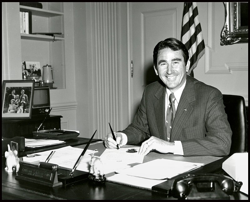 Former Tennessee Gov. Winfield Dunn dies at 97 Chattanooga Times Free