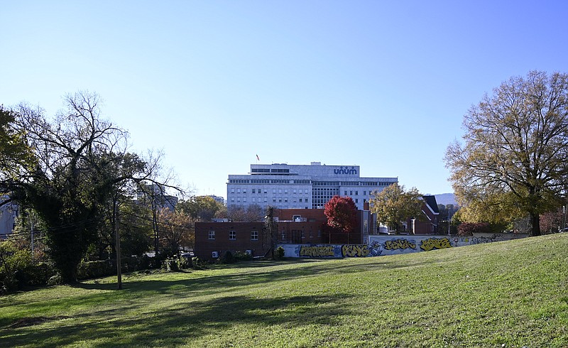 Staff photo by Abby White / The proposed lot for a new federal courthouse is seen in downtown Chattanooga on Dec. 3, 2024. The lot is bounded by East Fifth Street, Lindsey Street, Vine Street and Georgia Avenue.