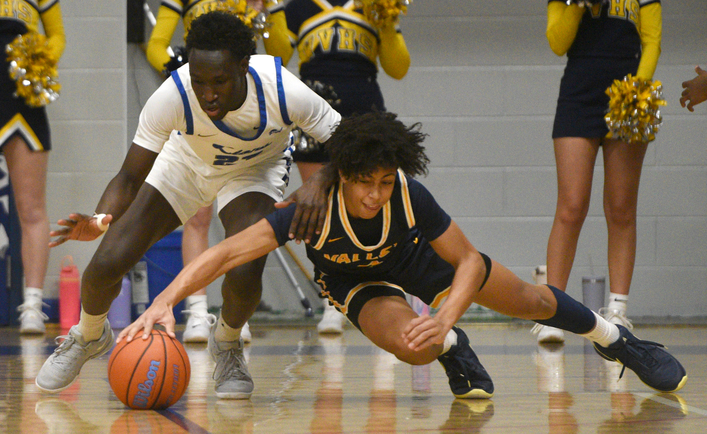 Staff photo by Matt Hamilton/ Red Bank's Mike Alex (23) battles Walker Valley's Zach Davis (3) for a loose ball during the Mustangs' overtime win at Red Bank Tuesday night.