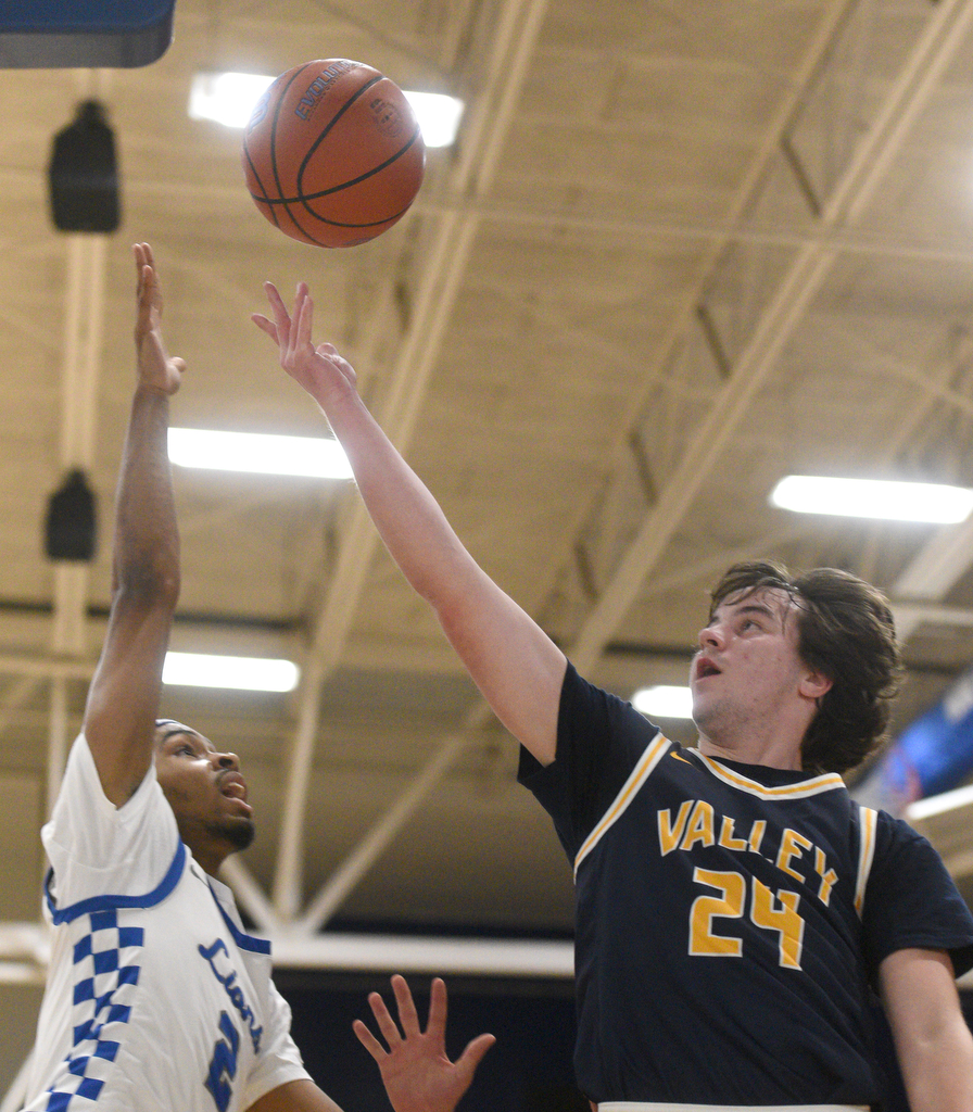 Staff photo by Matt Hamilton/ Red Bank (2) Kobey Jones defends as Walker Valley (24) Landon Shirk puts up a shot during their game at Red Bank High School on Tuesday, January 21, 2025.