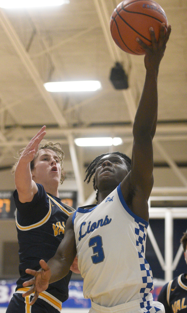 Staff photo by Matt Hamilton/ Red Bank (3) Jaylen Rice puts up a shot as Walker Valley (55) Graham Campbell defends during their game at Red Bank High School on Tuesday, January 21, 2025.
