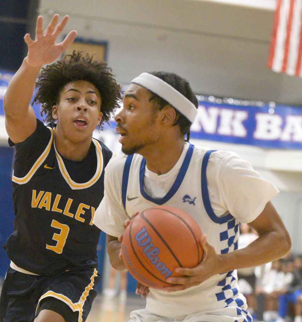 Staff photo by Matt Hamilton/ Red Bank (2) Kobey Jones drives to the hoop as Walker Valley (3) Zach Davis defends during their game at Red Bank High School on Tuesday, January 21, 2025.