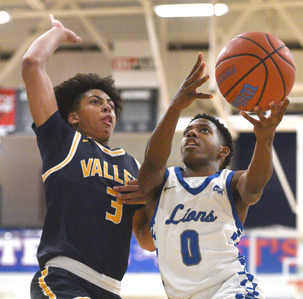 Staff photo by Matt Hamilton/ Red Bank (0) DJ Wilbur drives to the hoop as Walker Valley (3) Zach Davis defends during their game at Red Bank High School on Tuesday, January 21, 2025.